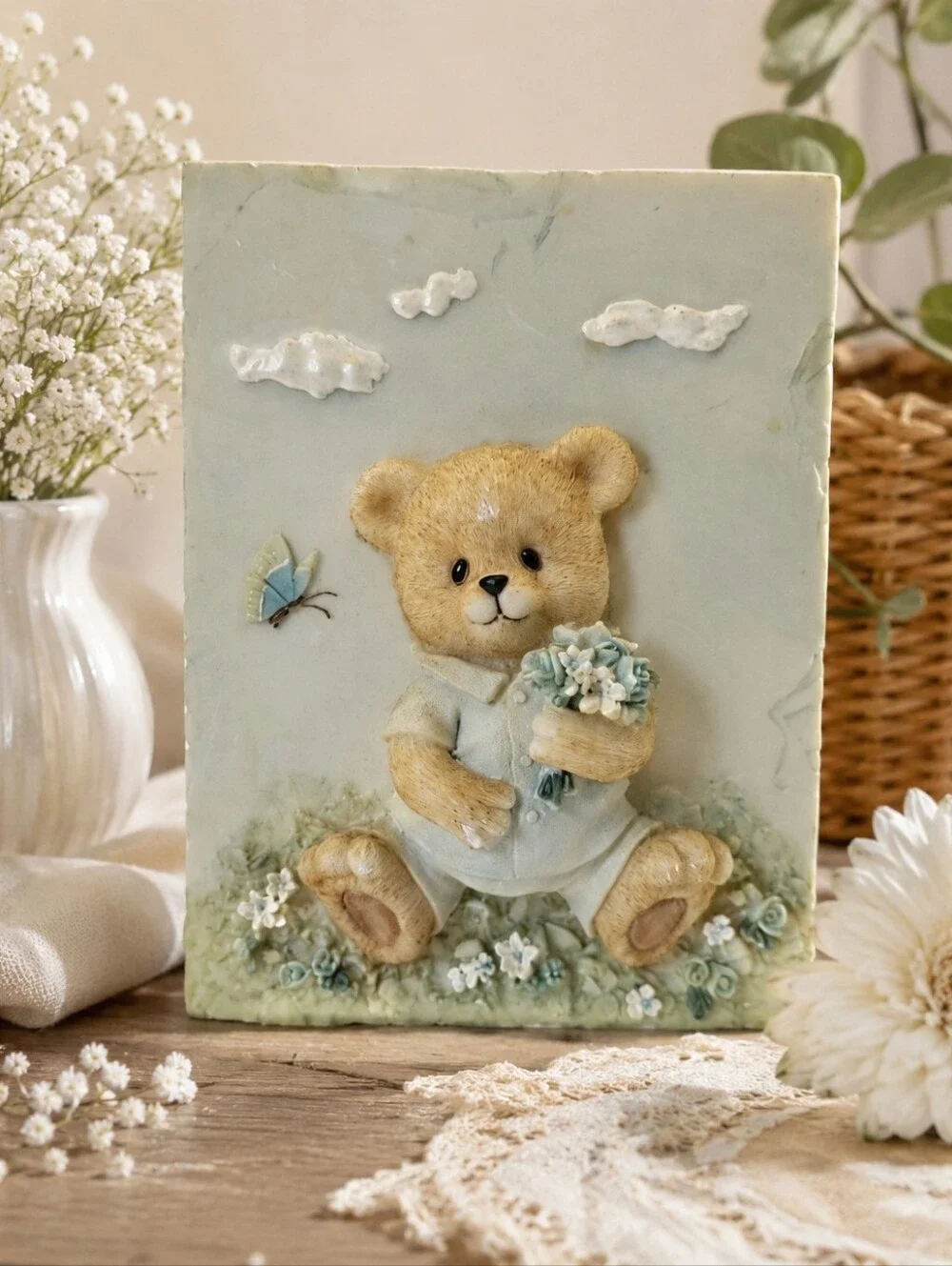 VTG SHIAH YIH Teddy Bear Wall Plaque 3D Resin Nursery Decor Blue White Flower
